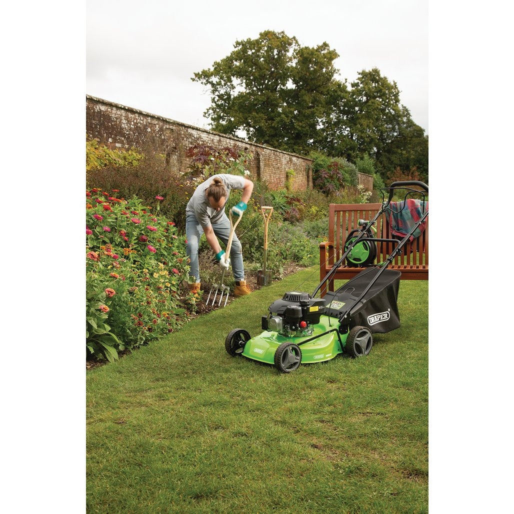 Draper Self-Propelled Petrol Lawn Mower, 460mm, 150cc/3.6HP  08672