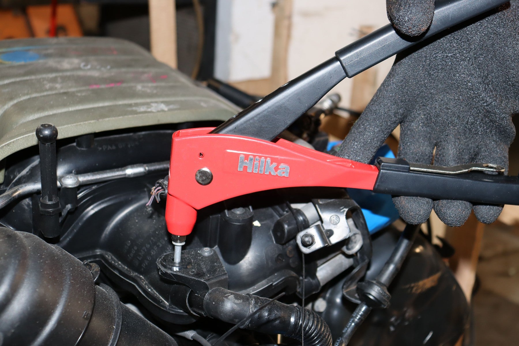 Hilka Rivet Gun with 40 Rivets 20100103