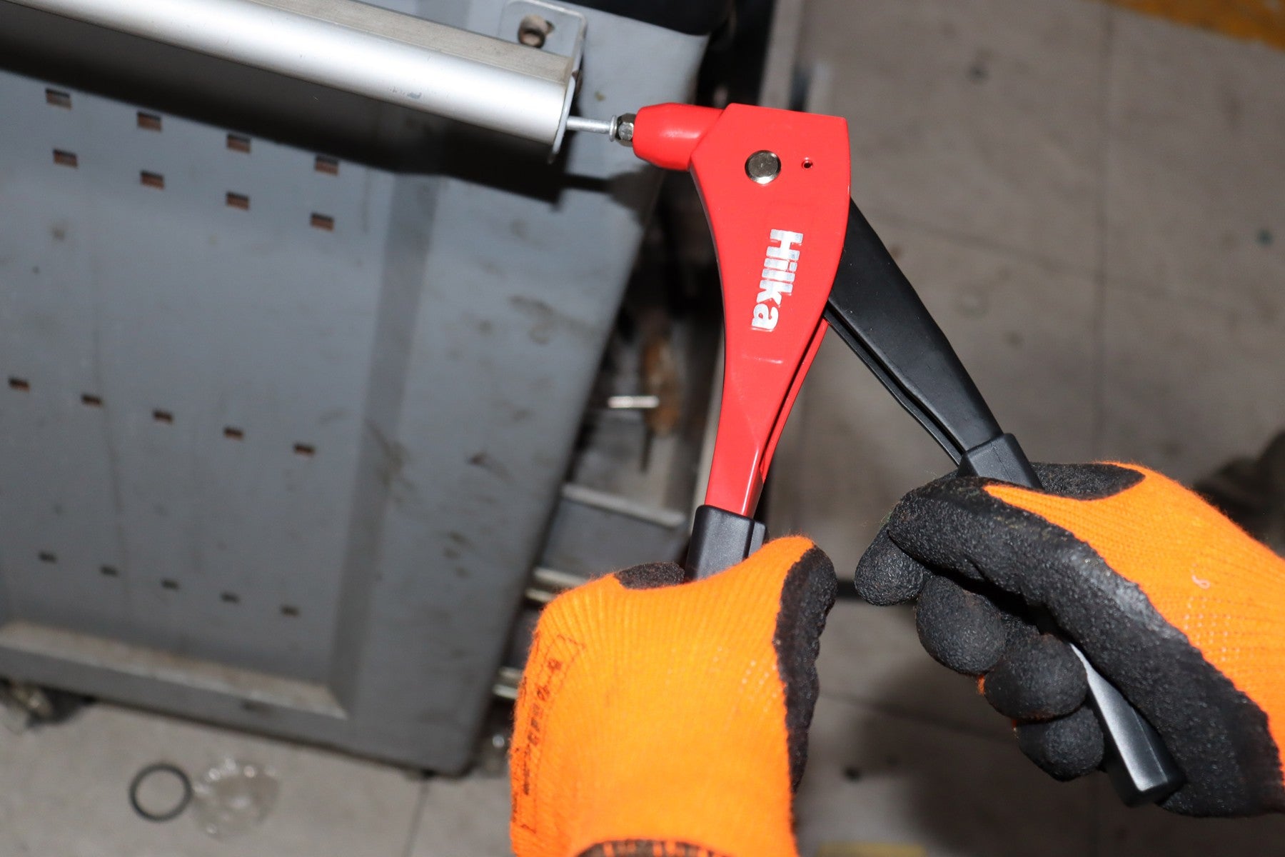 Hilka Rivet Gun with 40 Rivets 20100103