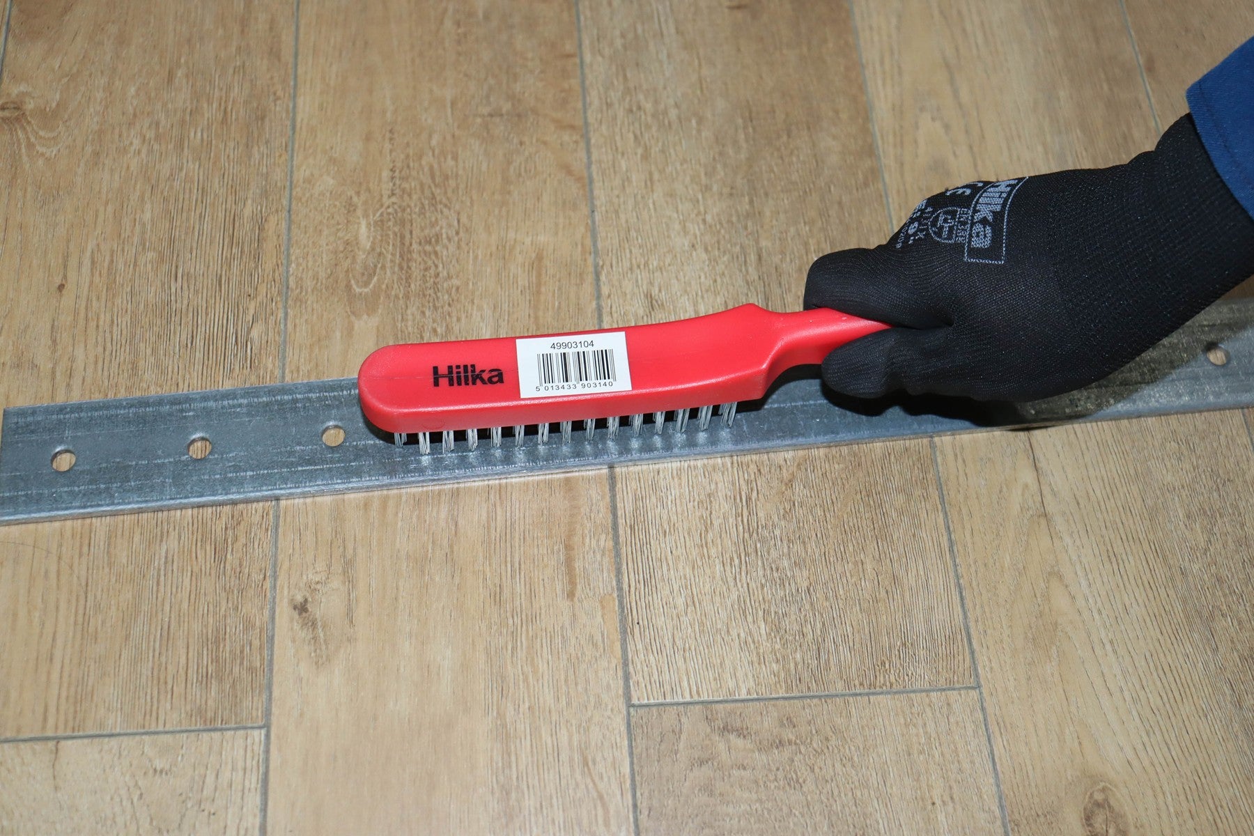 Hilka 4 Row Steel Wire Brush in 24 pce Display 49903104
