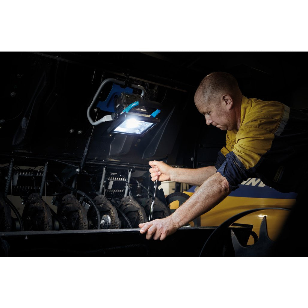 Draper D20 20V COB SMD LED Work Light, 30W, 1800 Lumens (Sold Bare)