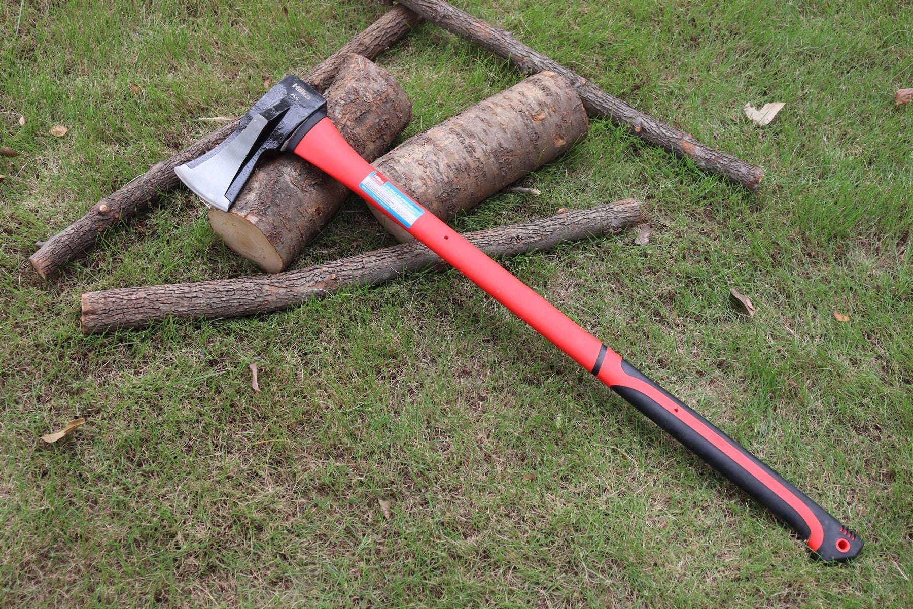 Hilka 4.5lb (2kg) Log Splitting Axe with Fibre Glass Shaft 60200952