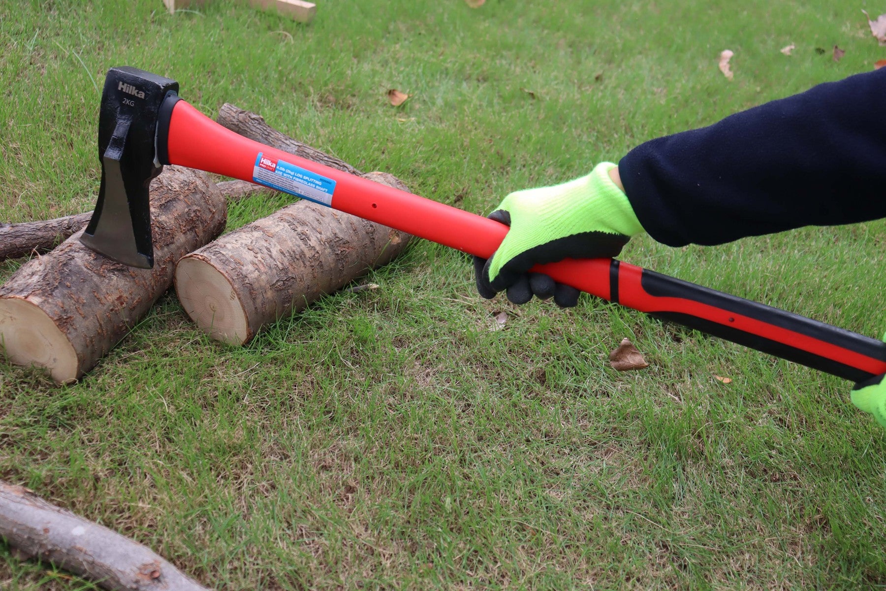 Hilka 4.5lb (2kg) Log Splitting Axe with Fibre Glass Shaft 60200952