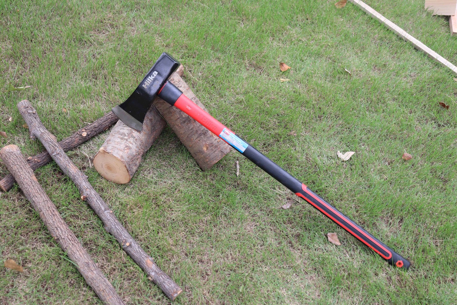 Hilka 8lb (3.60kg) Splitting Maul Fibre Glass Shaft 60621008