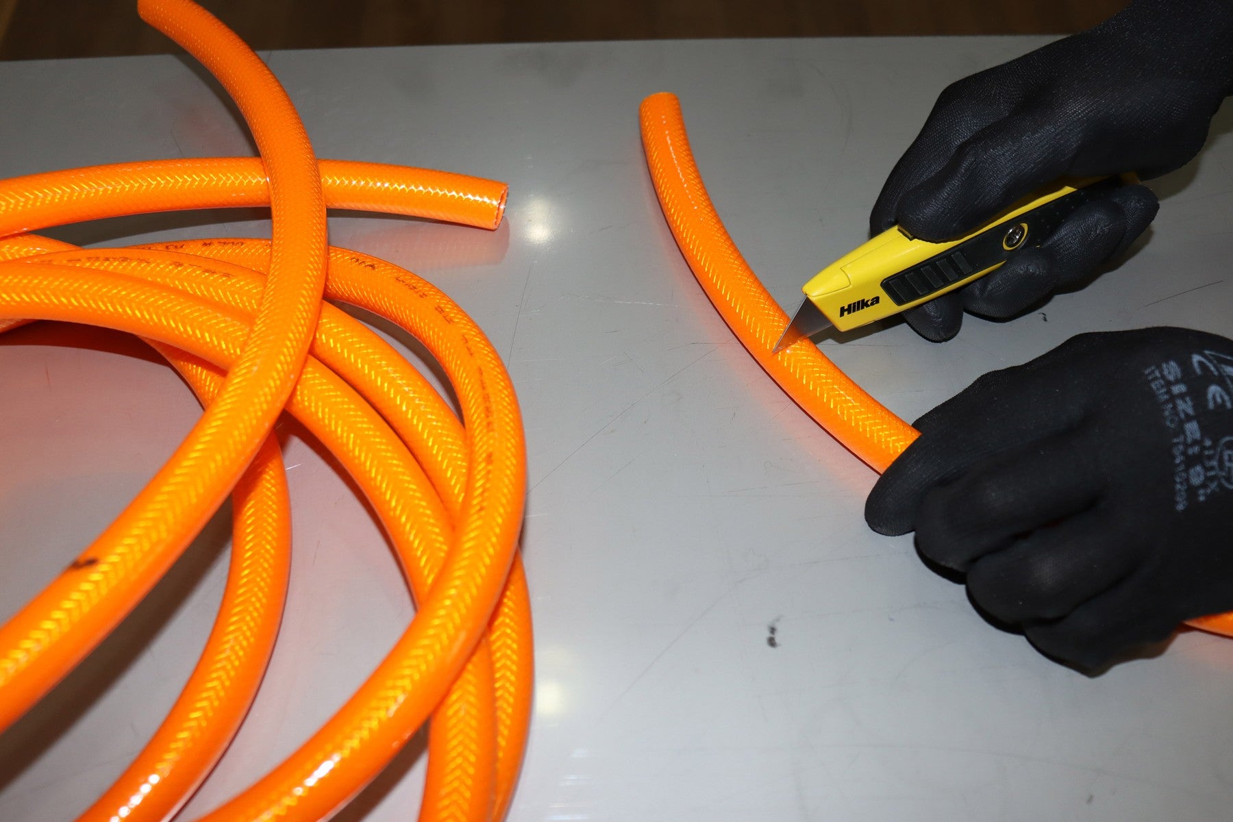 Hilka Retractable High Visibility Knife 74900003