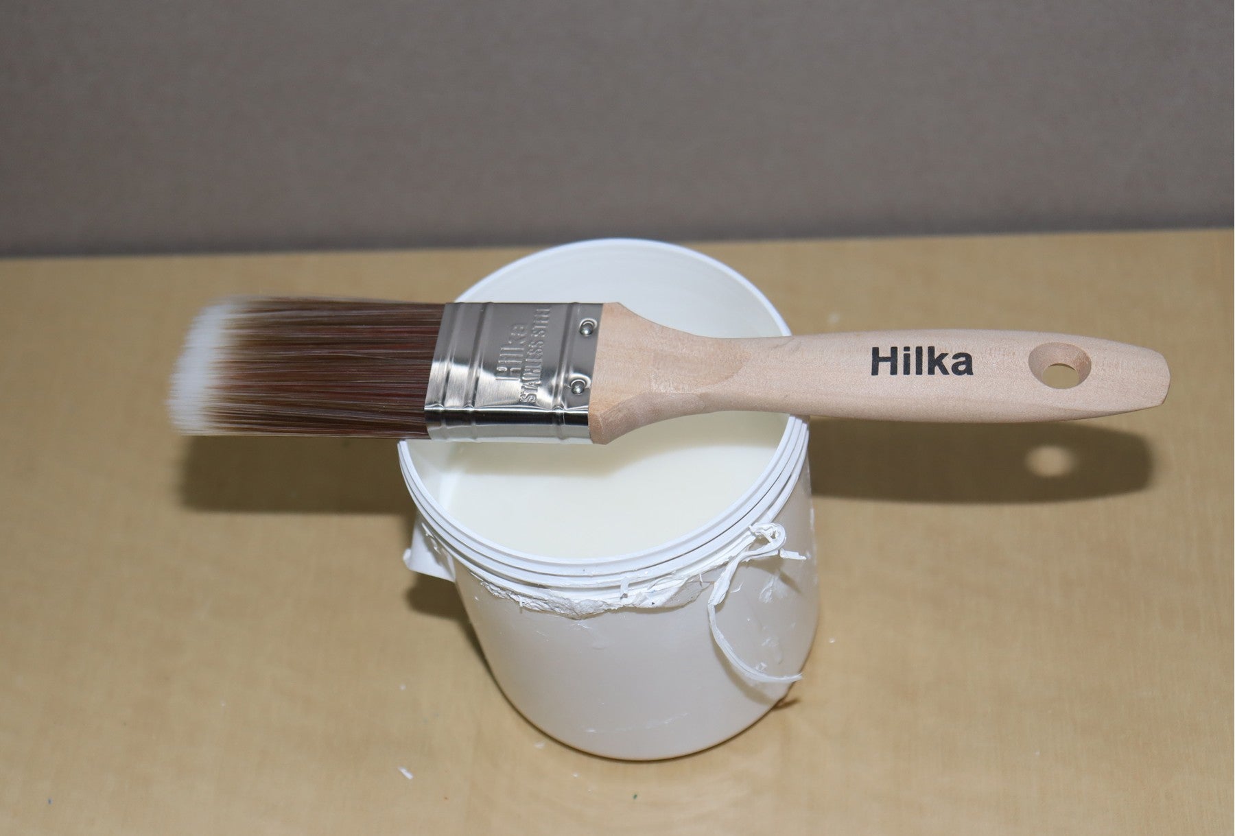 Hilka 1" Wooden Synthetic Bristle Paint Brush 78710010