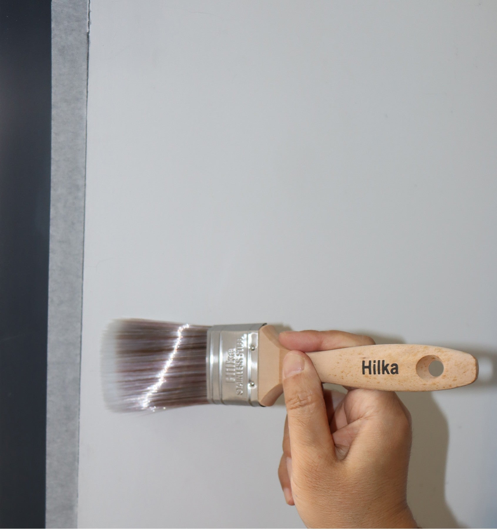 Hilka 2" Wooden Synthetic Bristle Paint Brush 78710020