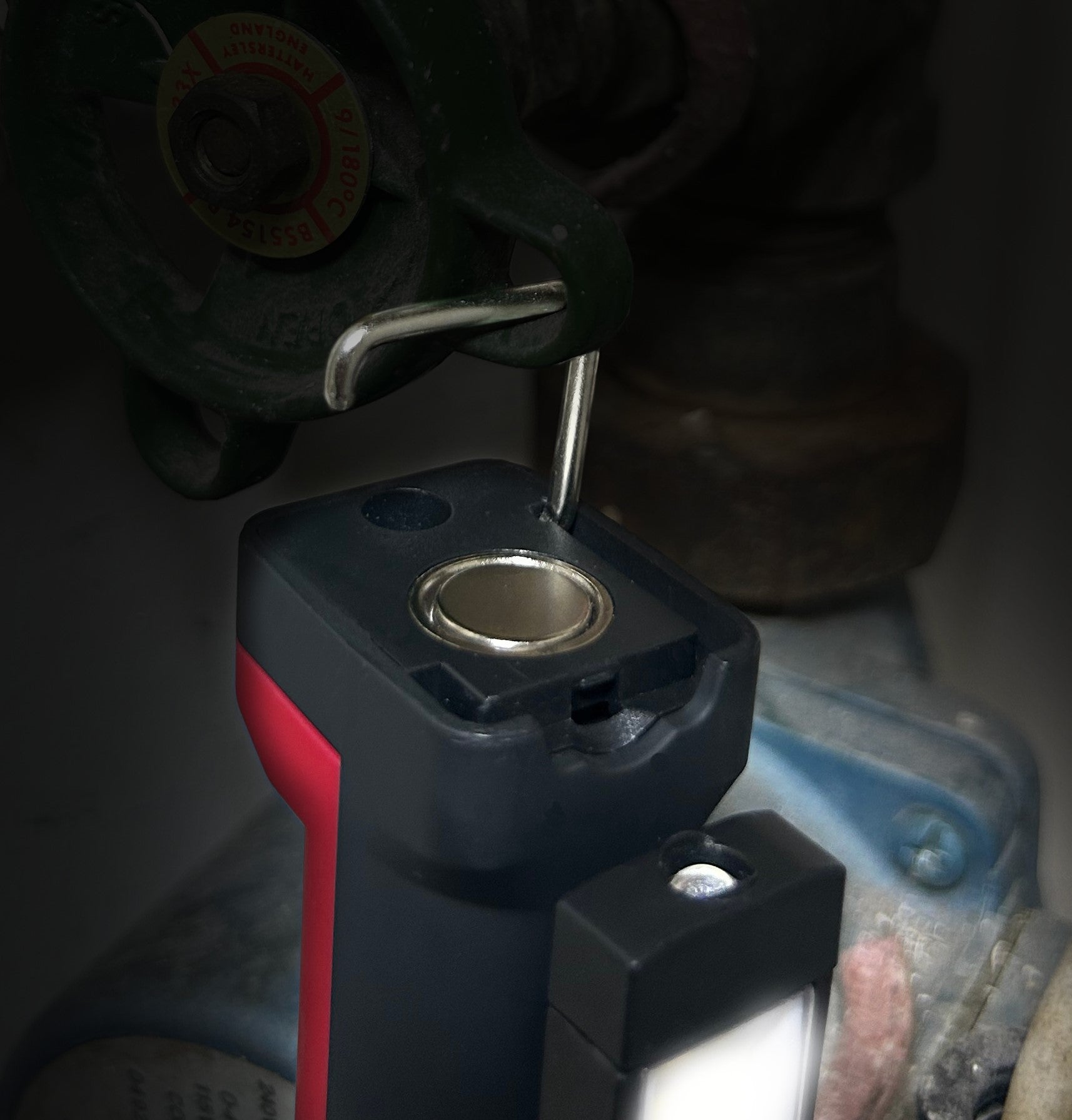 Hilka 10W 800 Lumens COB Rechargeable Slim Work Light 82050210