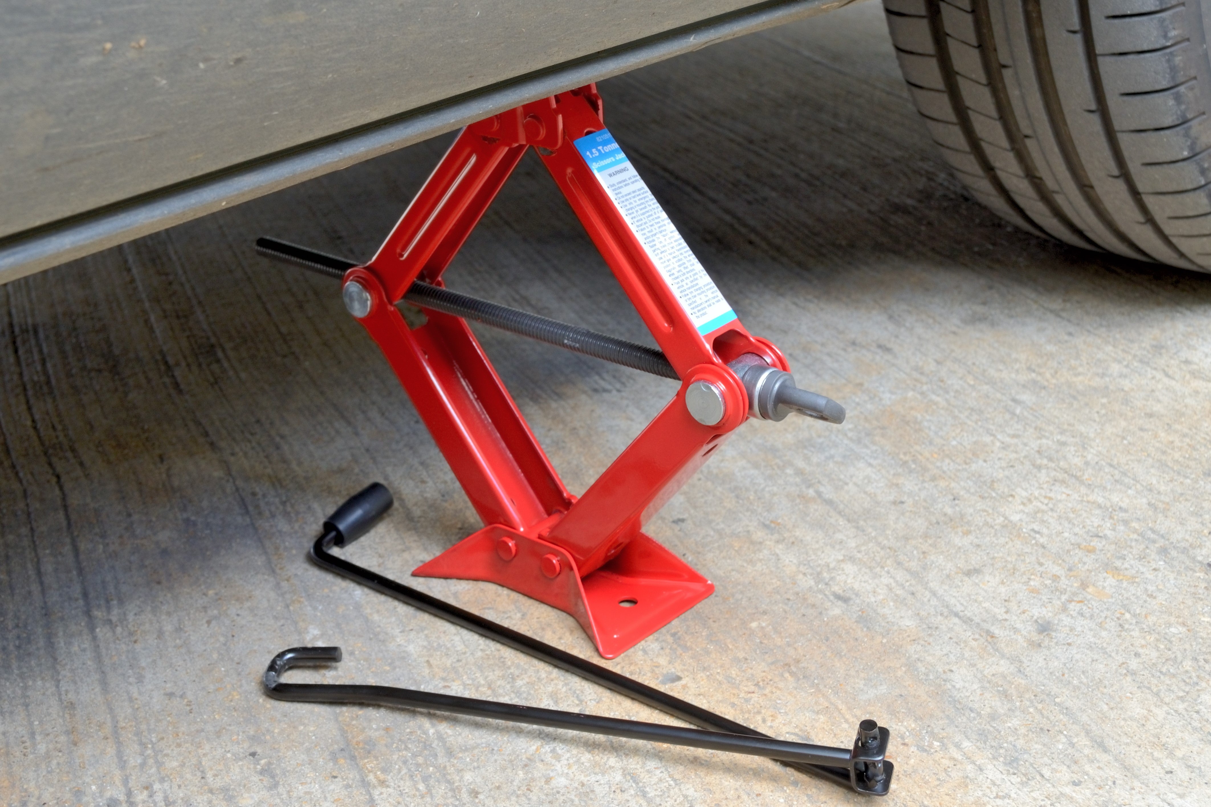 Hilka 1.5 Tonne Scissor Jack LW 82105115