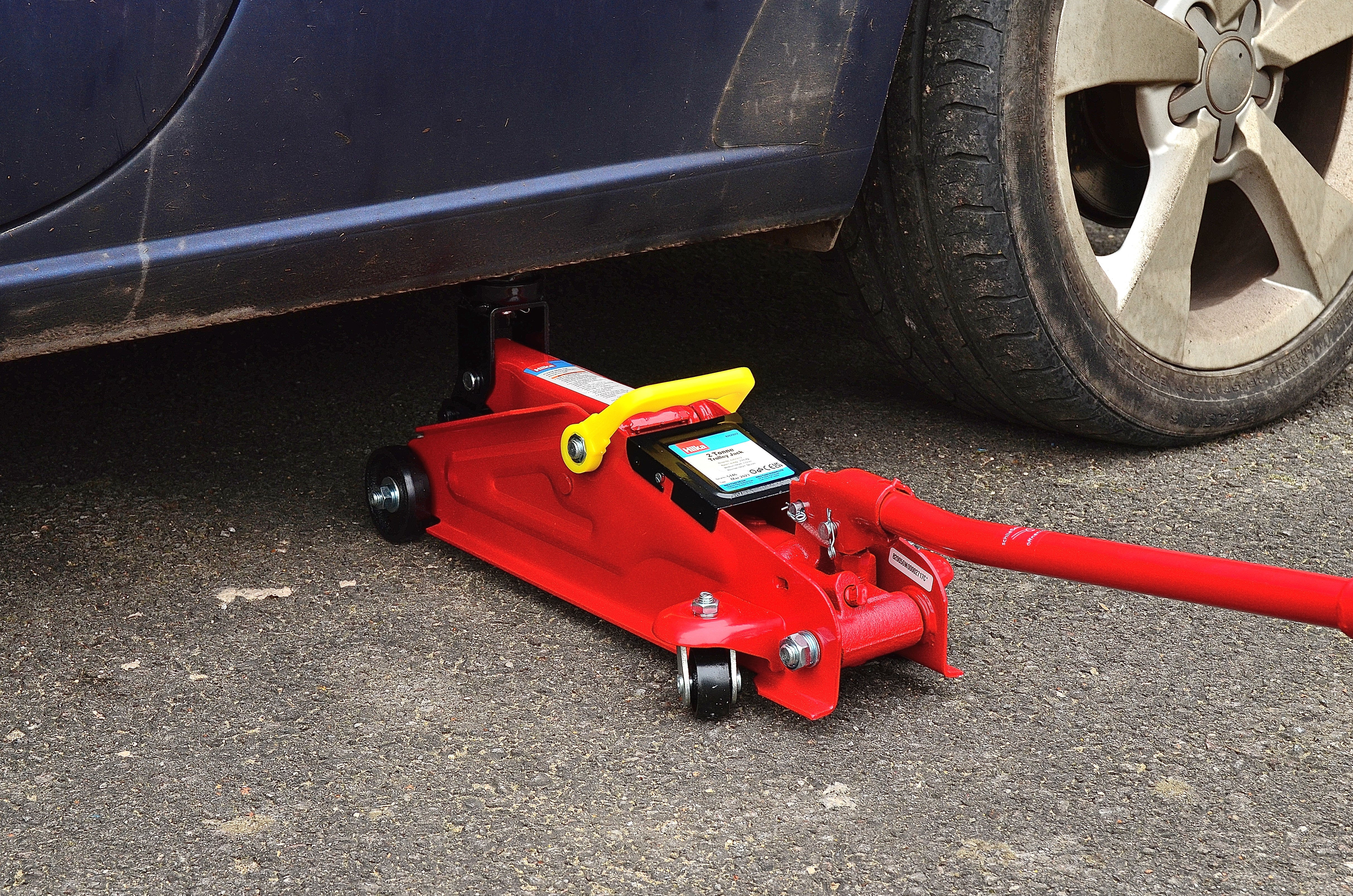Hilka 2 Tonne Trolley Jack 82820012