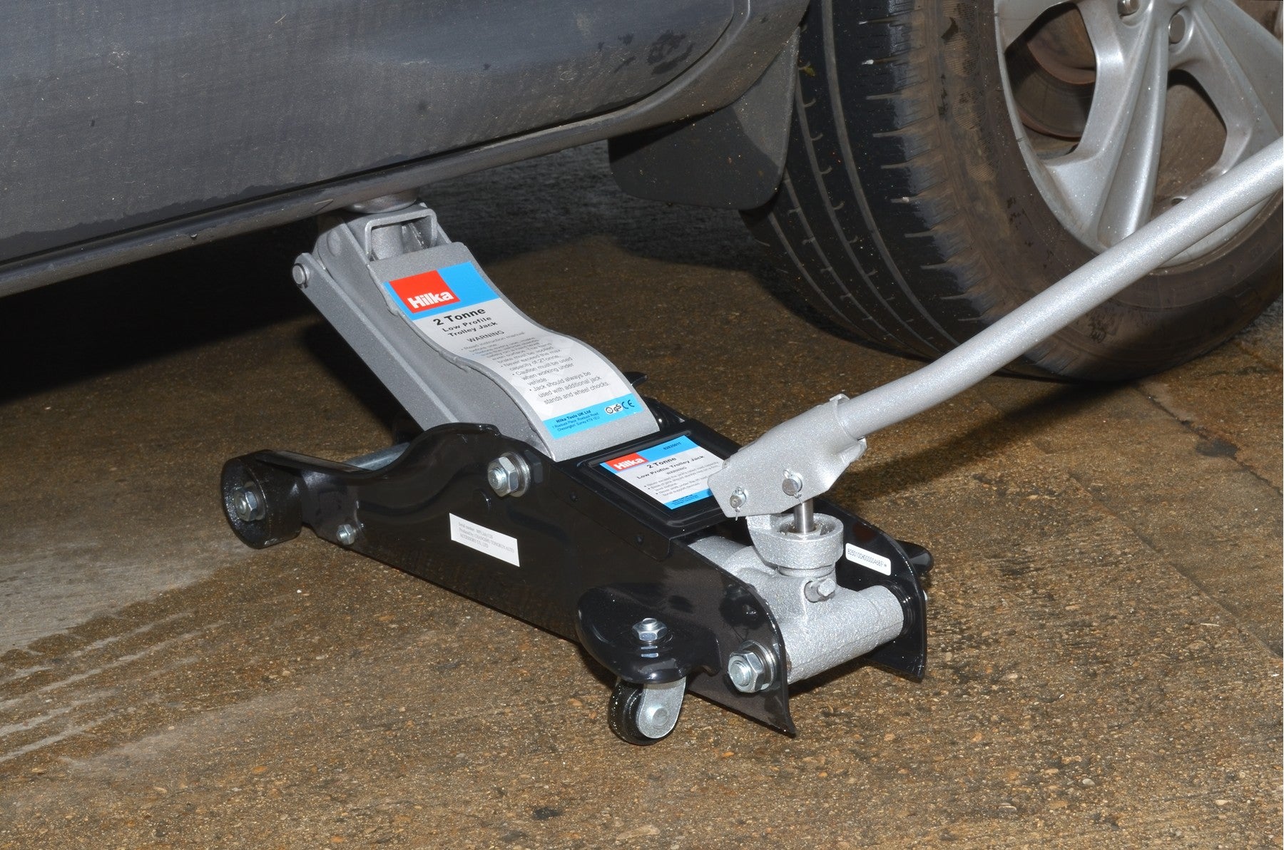 Hilka 2 Tonne Low Profile Garage Jack 82825011