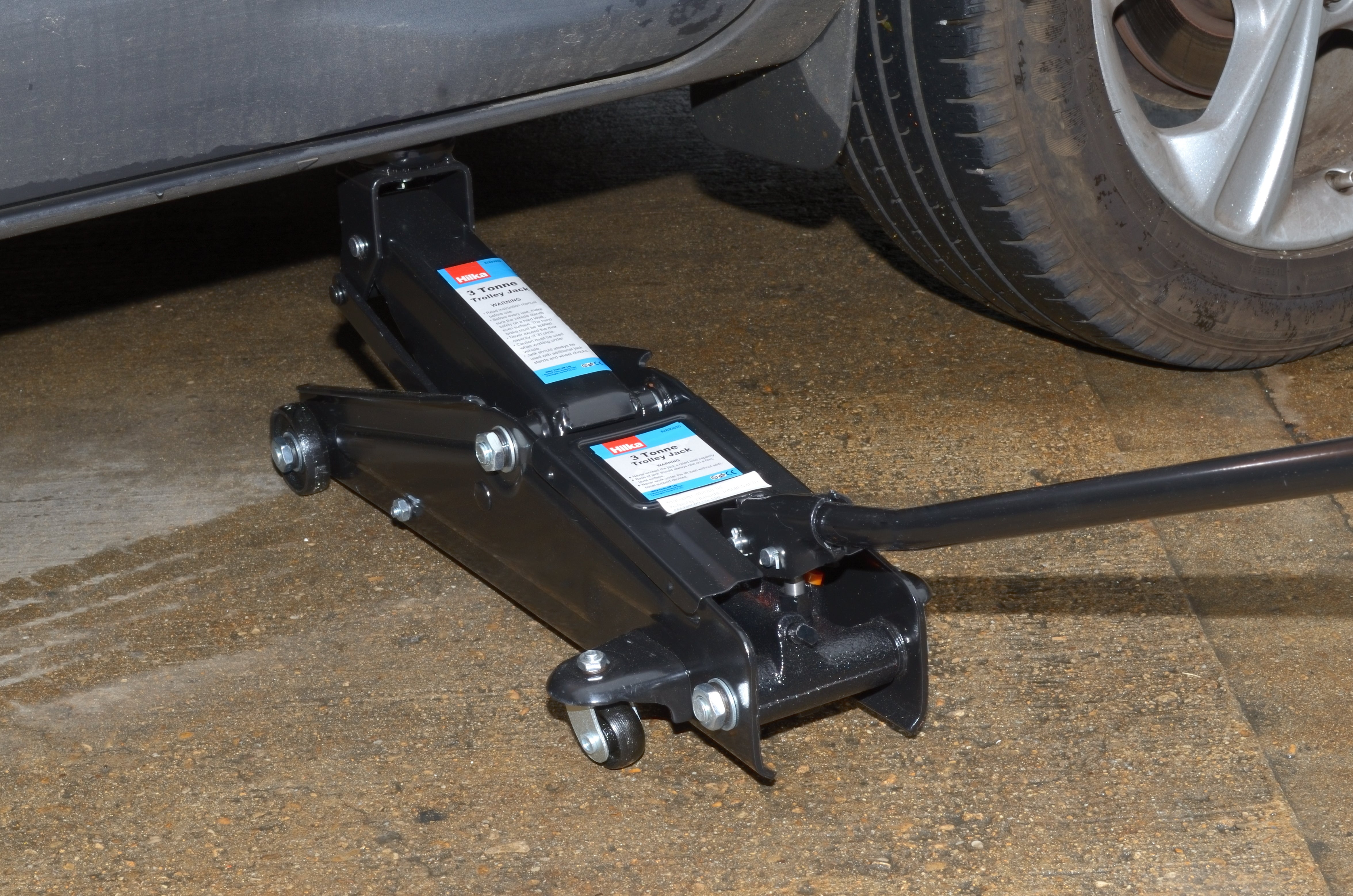Hilka 3 Tonne Trolley Jack 82830020