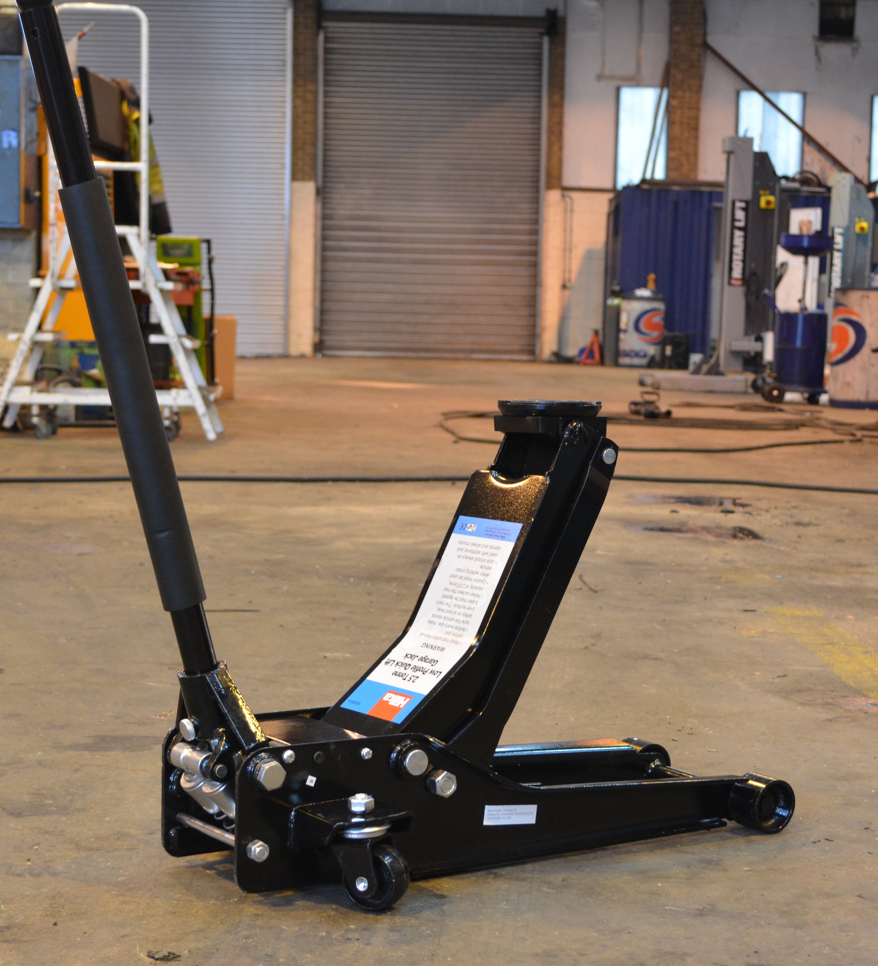 Hilka 2.5 Tonne Low Profile Fast Lift Jack 82830026