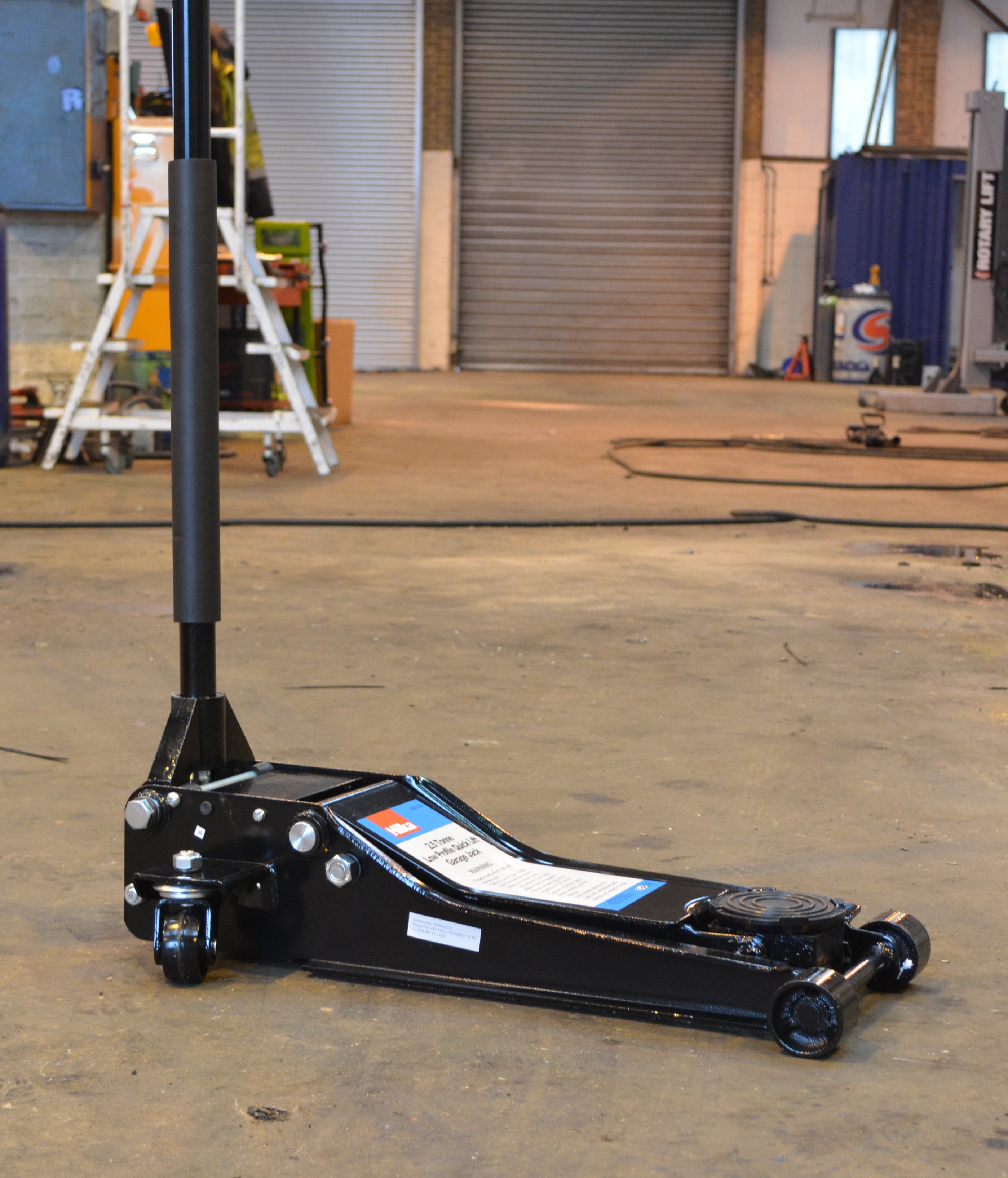Hilka 2.5 Tonne Low Profile Fast Lift Jack 82830026