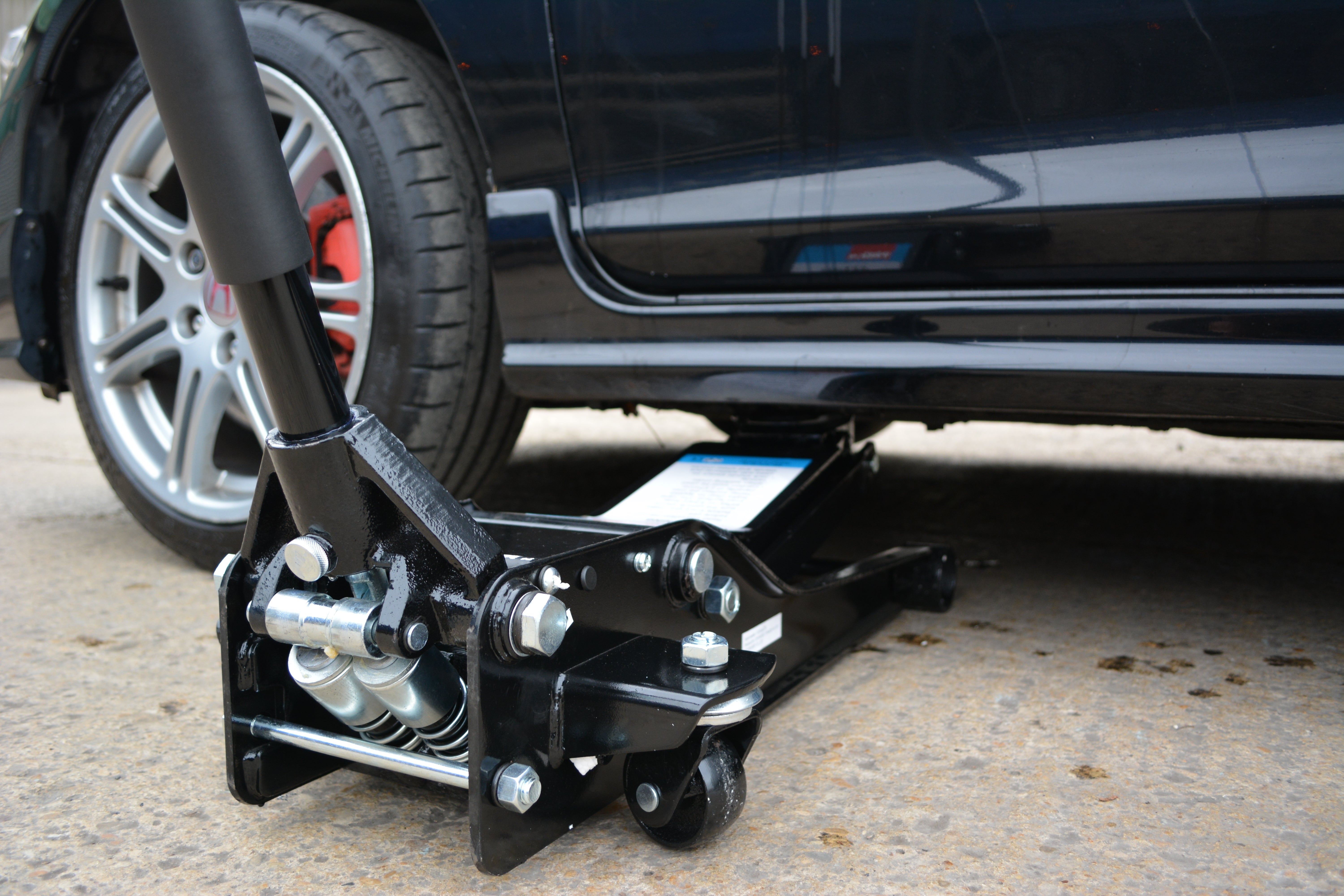 Hilka 2.5 Tonne Low Profile Fast Lift Jack 82830026