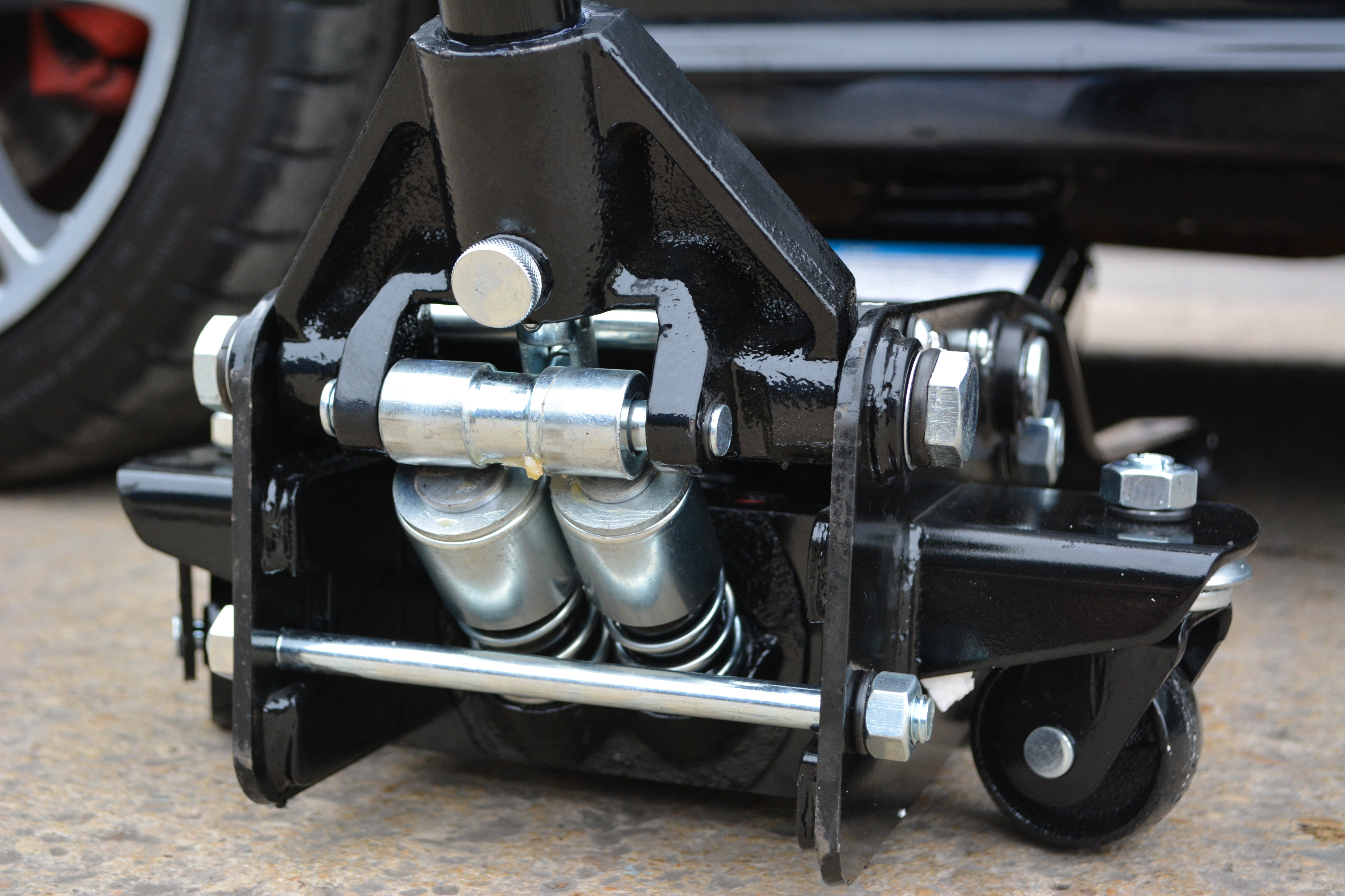 Hilka 2.5 Tonne Low Profile Fast Lift Jack 82830026