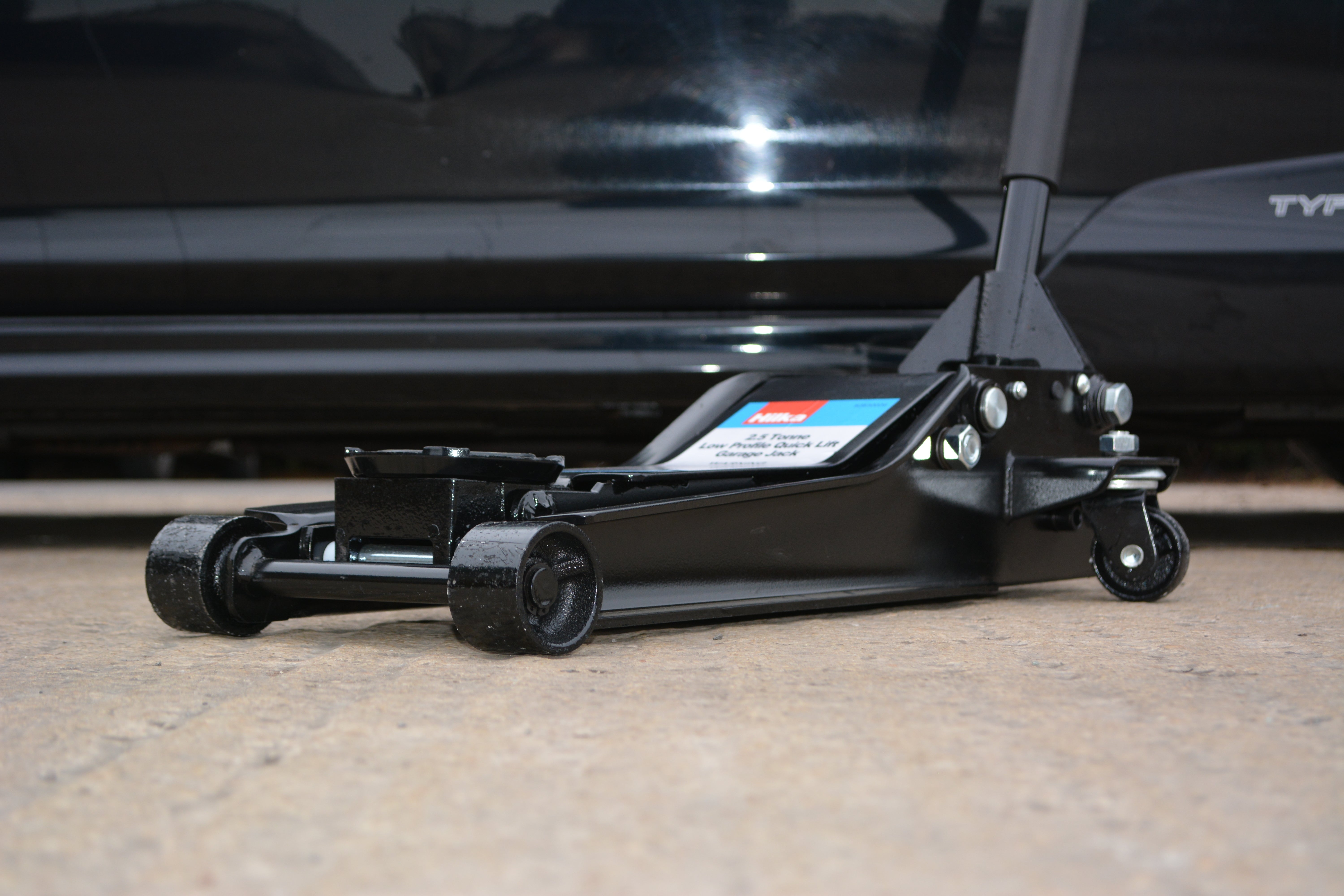 Hilka 2.5 Tonne Low Profile Fast Lift Jack 82830026