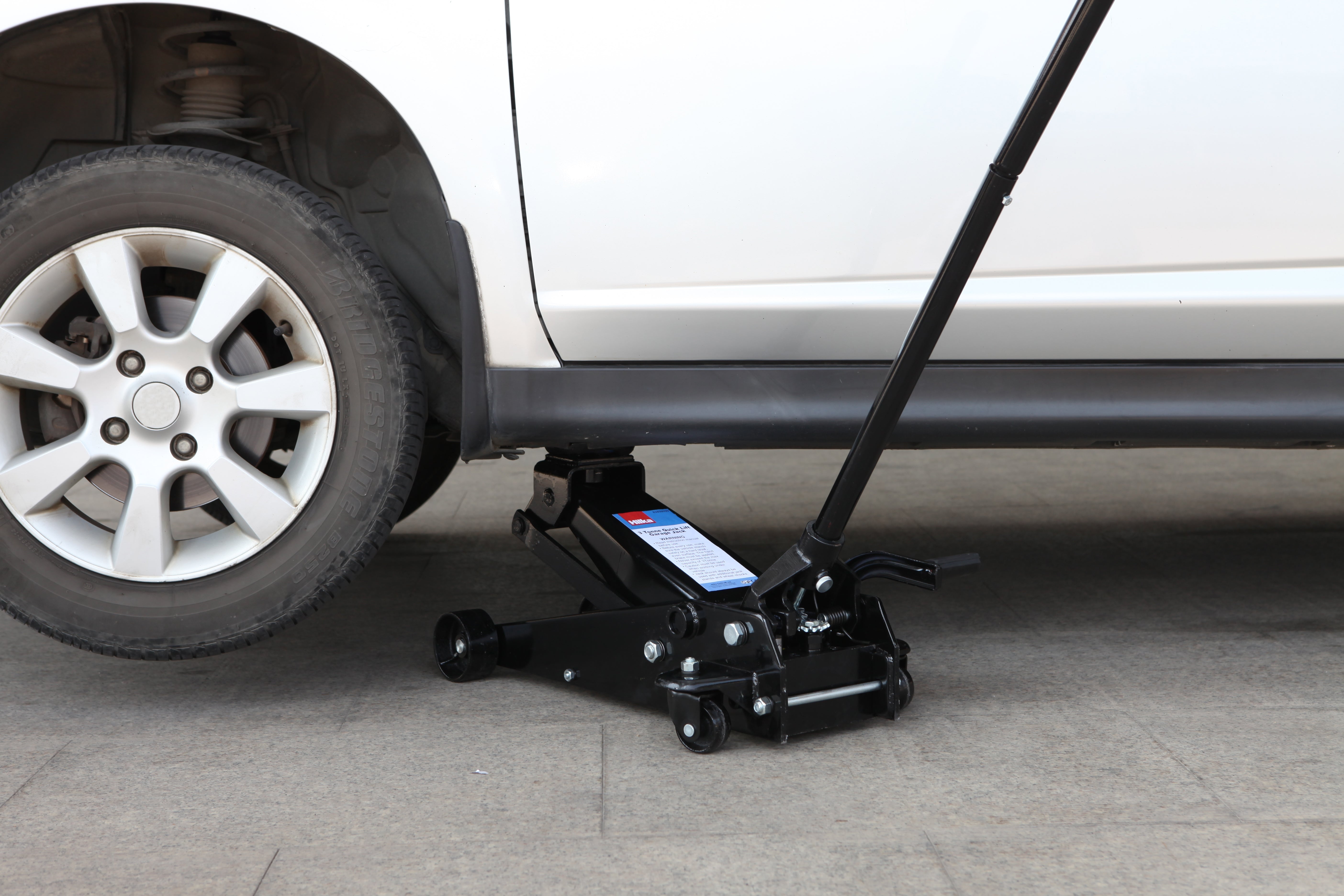 Hilka 3 Tonne Quick Lift Garage Jack 82835020