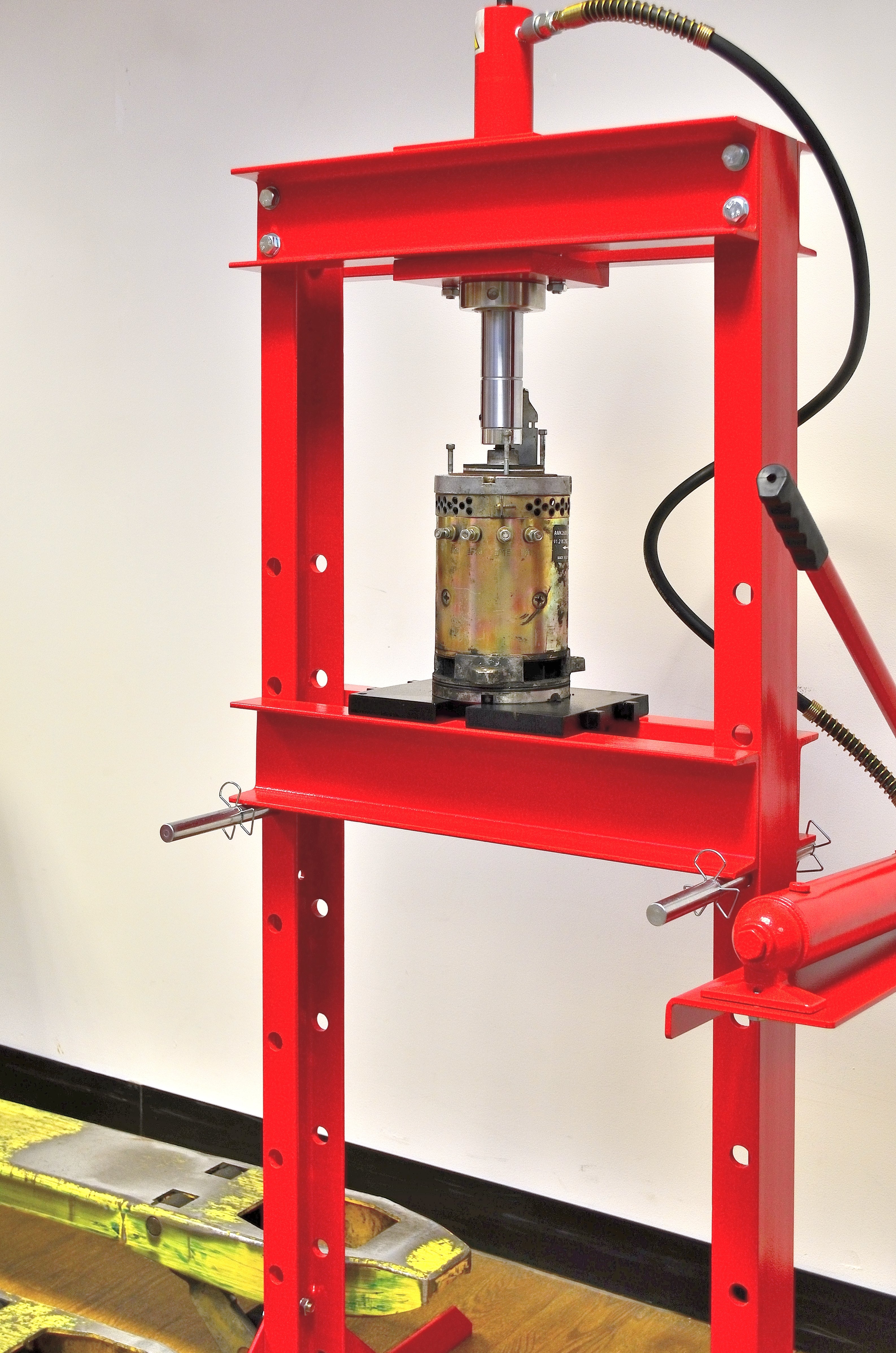Hilka 12 Tonne Bench Shop Press 82950012