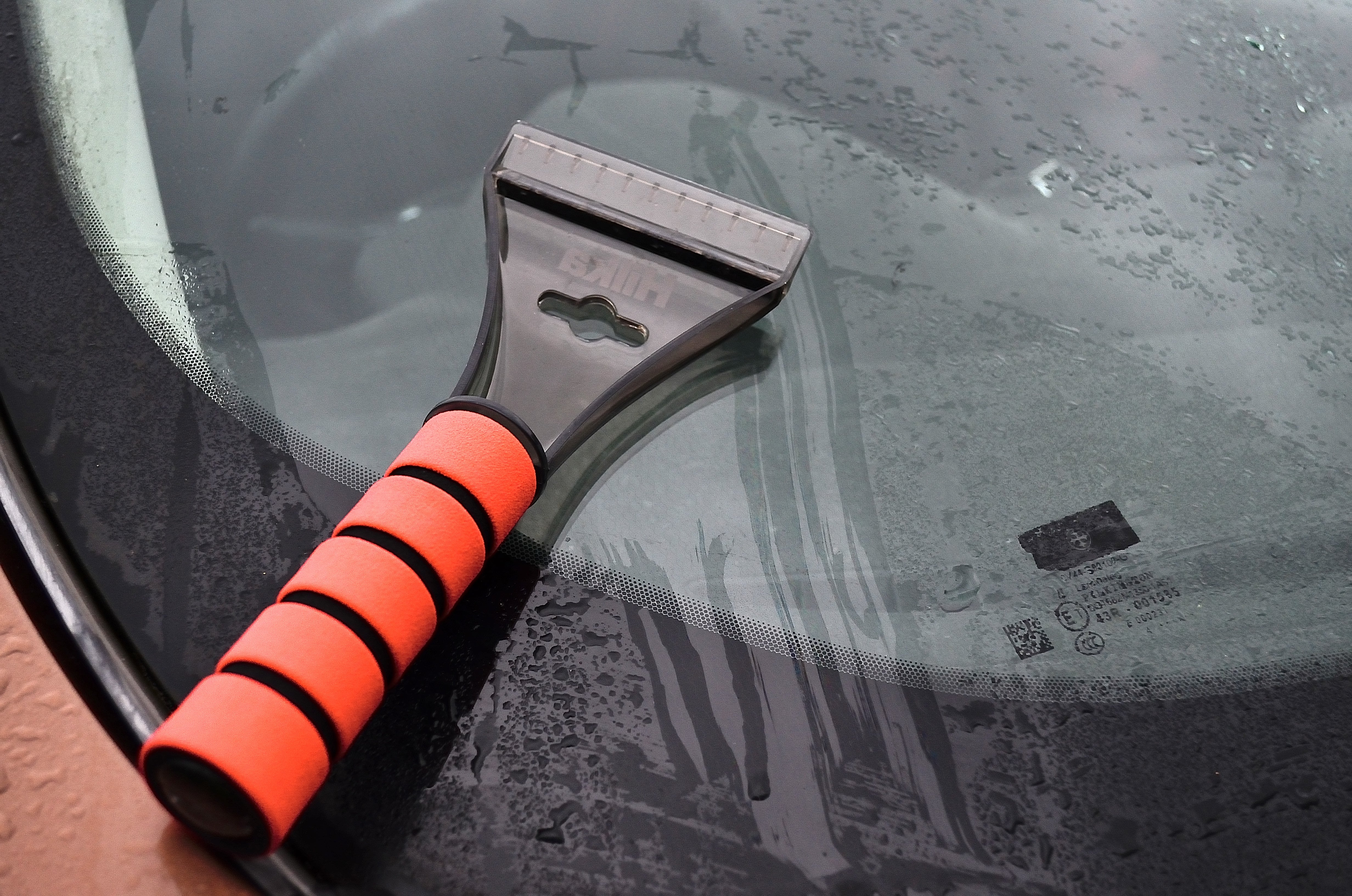 Hilka Soft Grip Ice Scraper 83300055