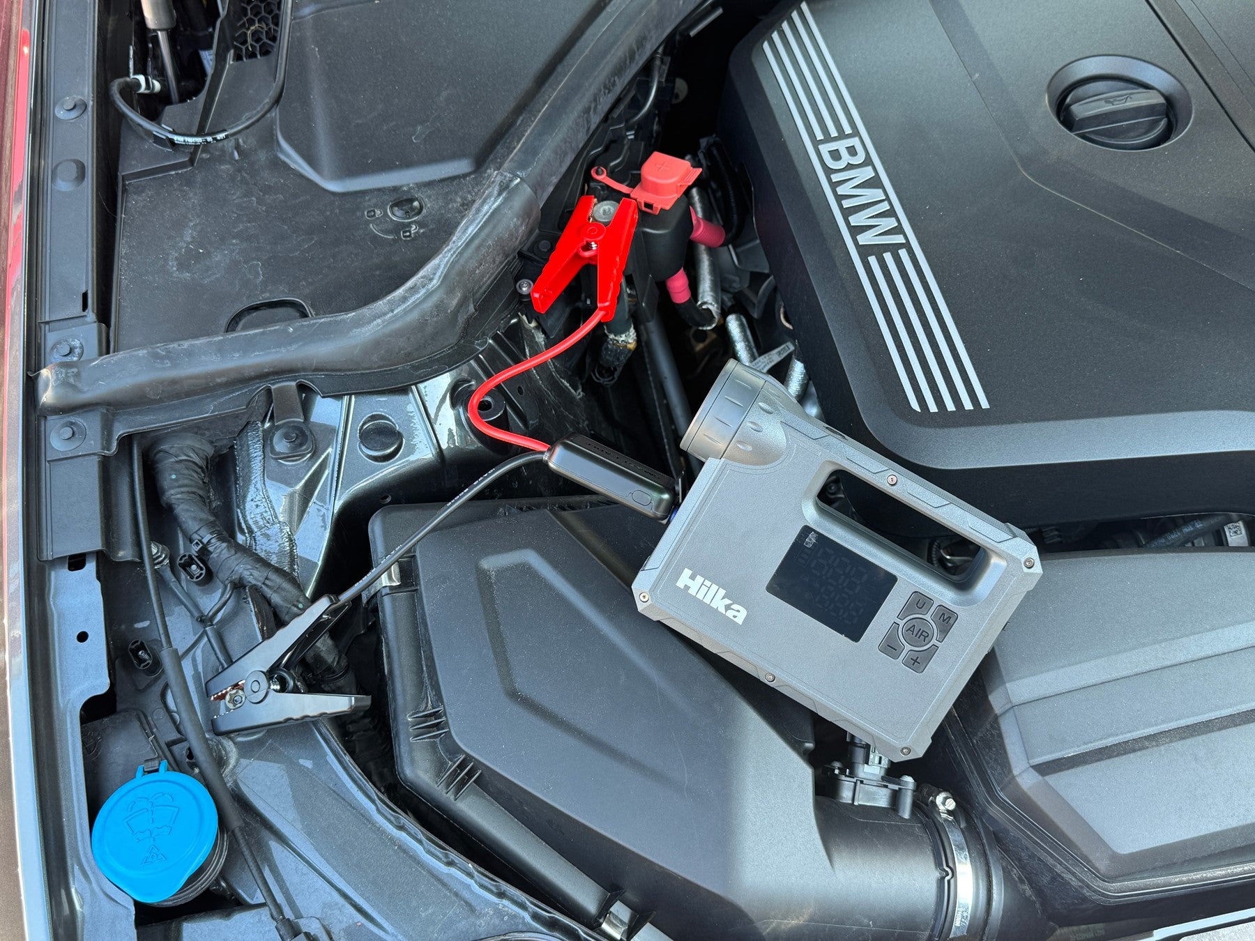 Hilka 800 Amp Jump Starter, Tyre Inflator & Power Bank 83850800