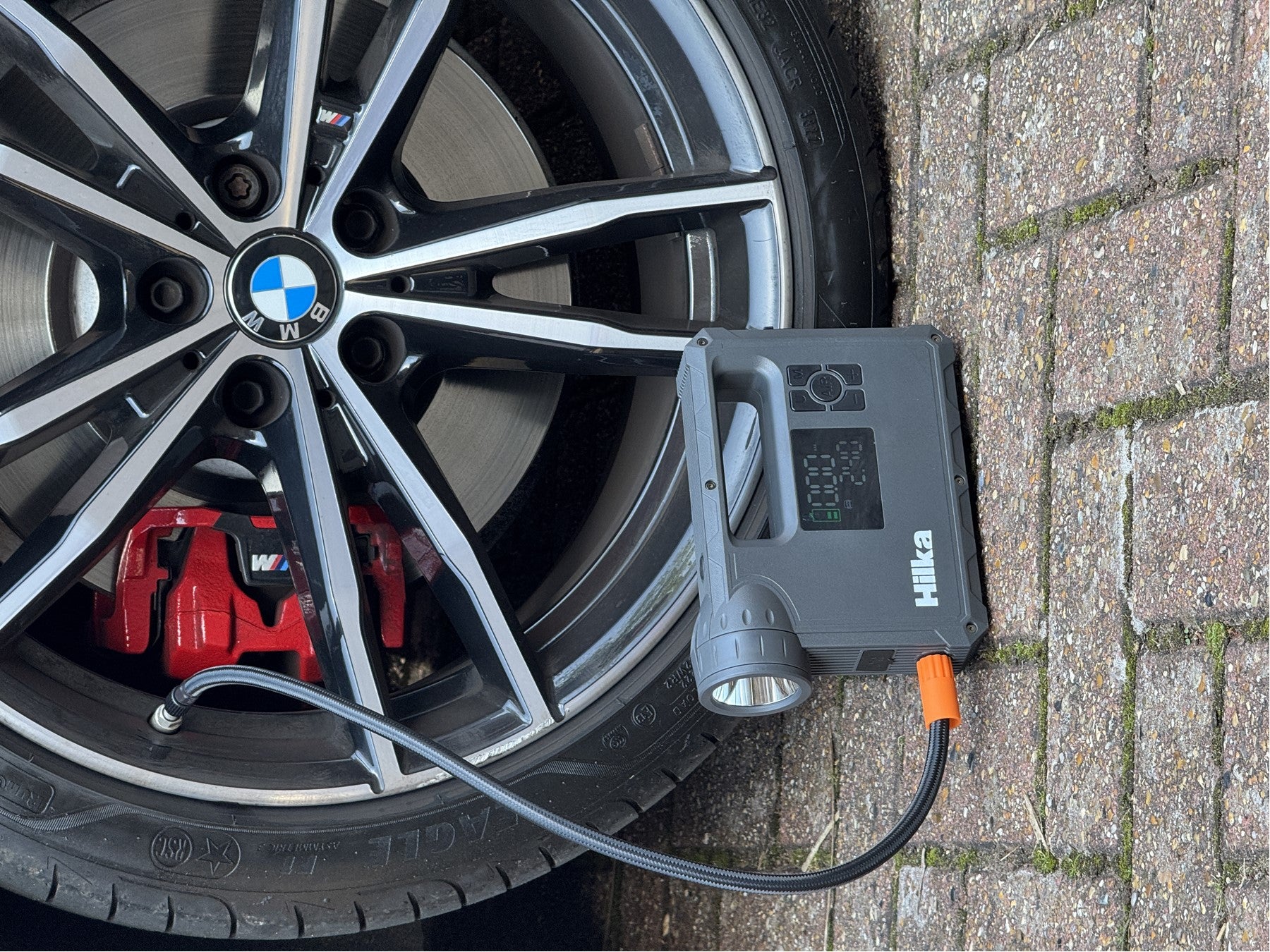 Hilka 800 Amp Jump Starter, Tyre Inflator & Power Bank 83850800