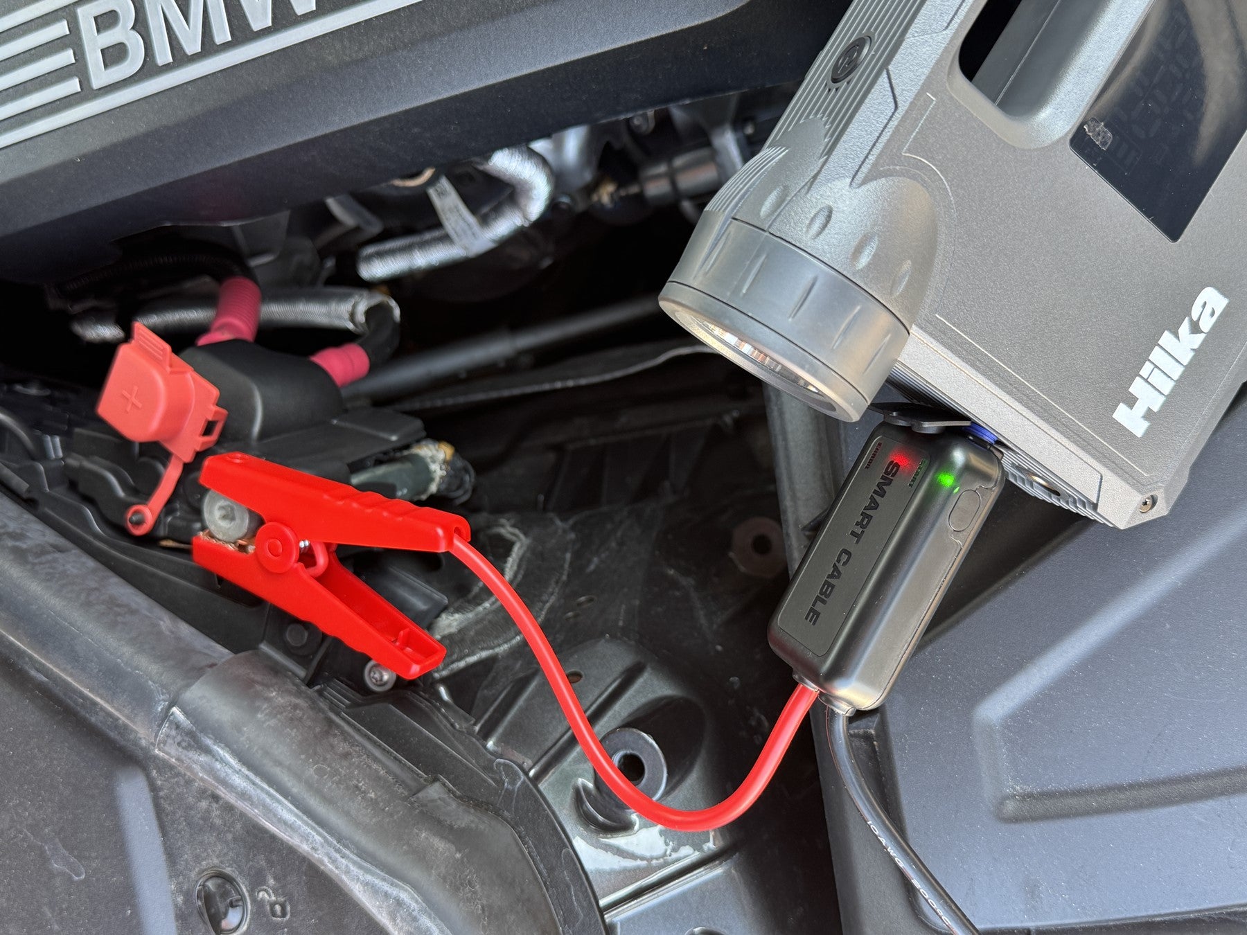 Hilka 800 Amp Jump Starter, Tyre Inflator & Power Bank 83850800