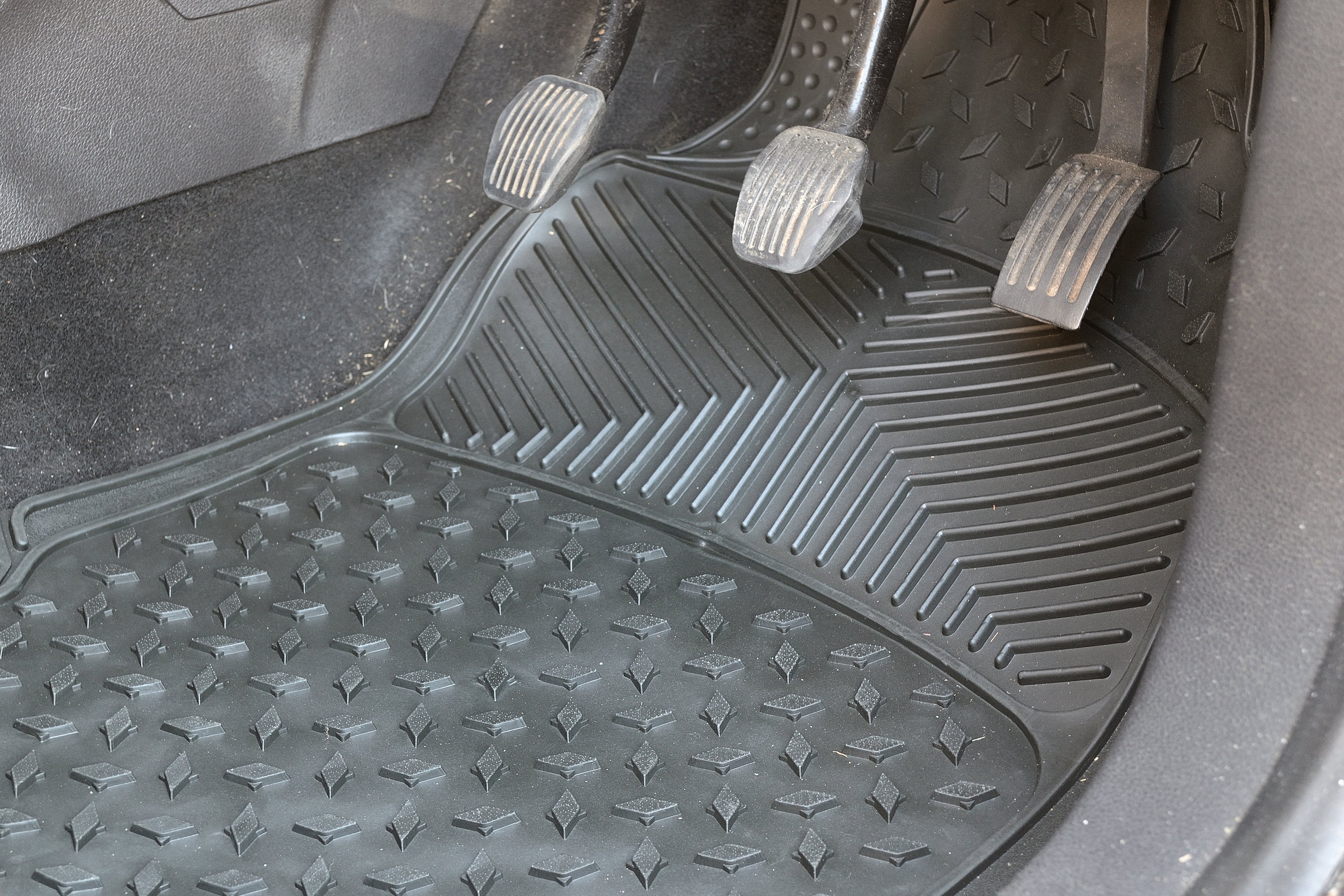 Hilka 4 pce Heavy Duty Universal Car Mat Set 84205004