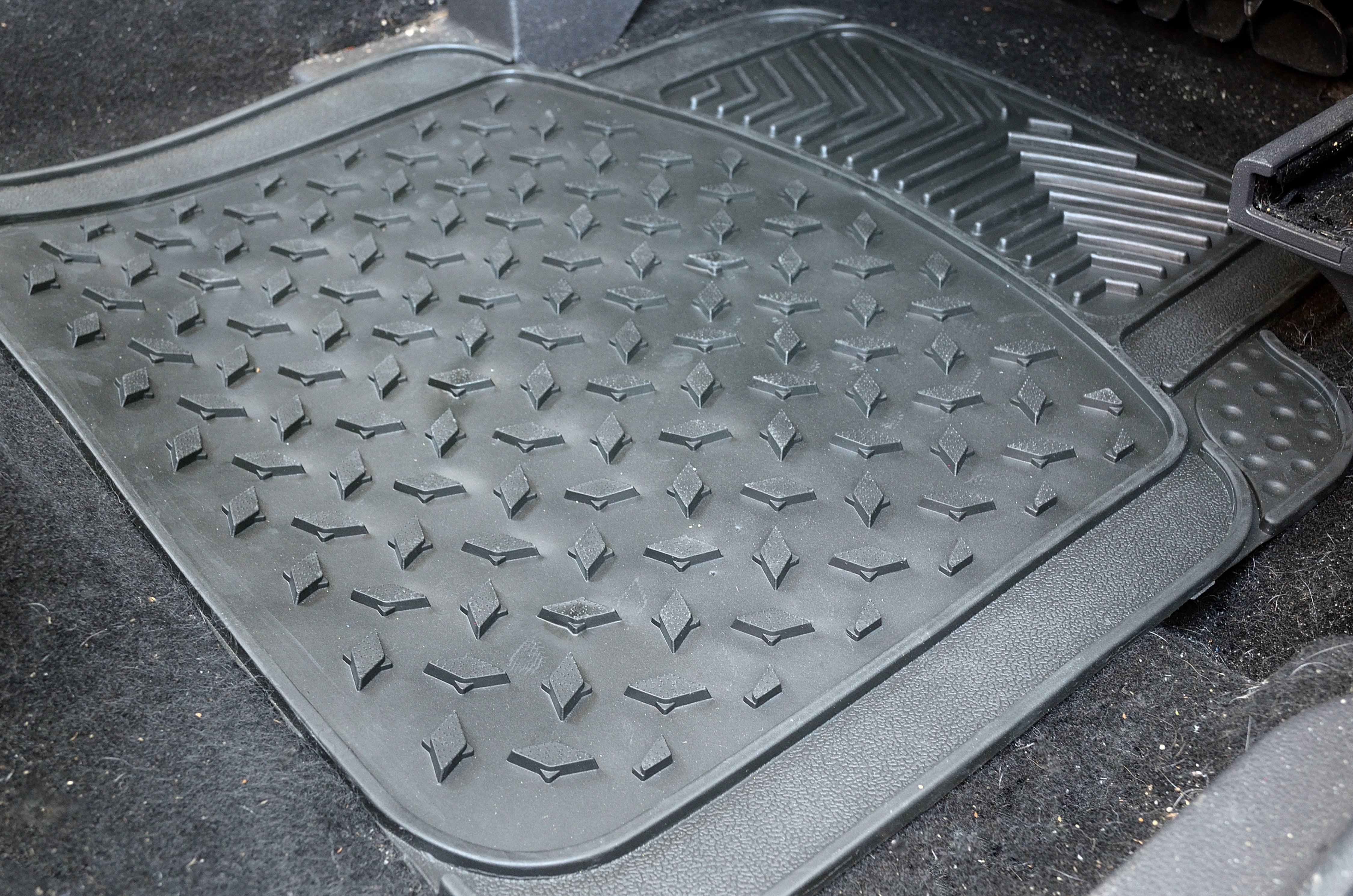 Hilka 4 pce Heavy Duty Universal Car Mat Set 84205004