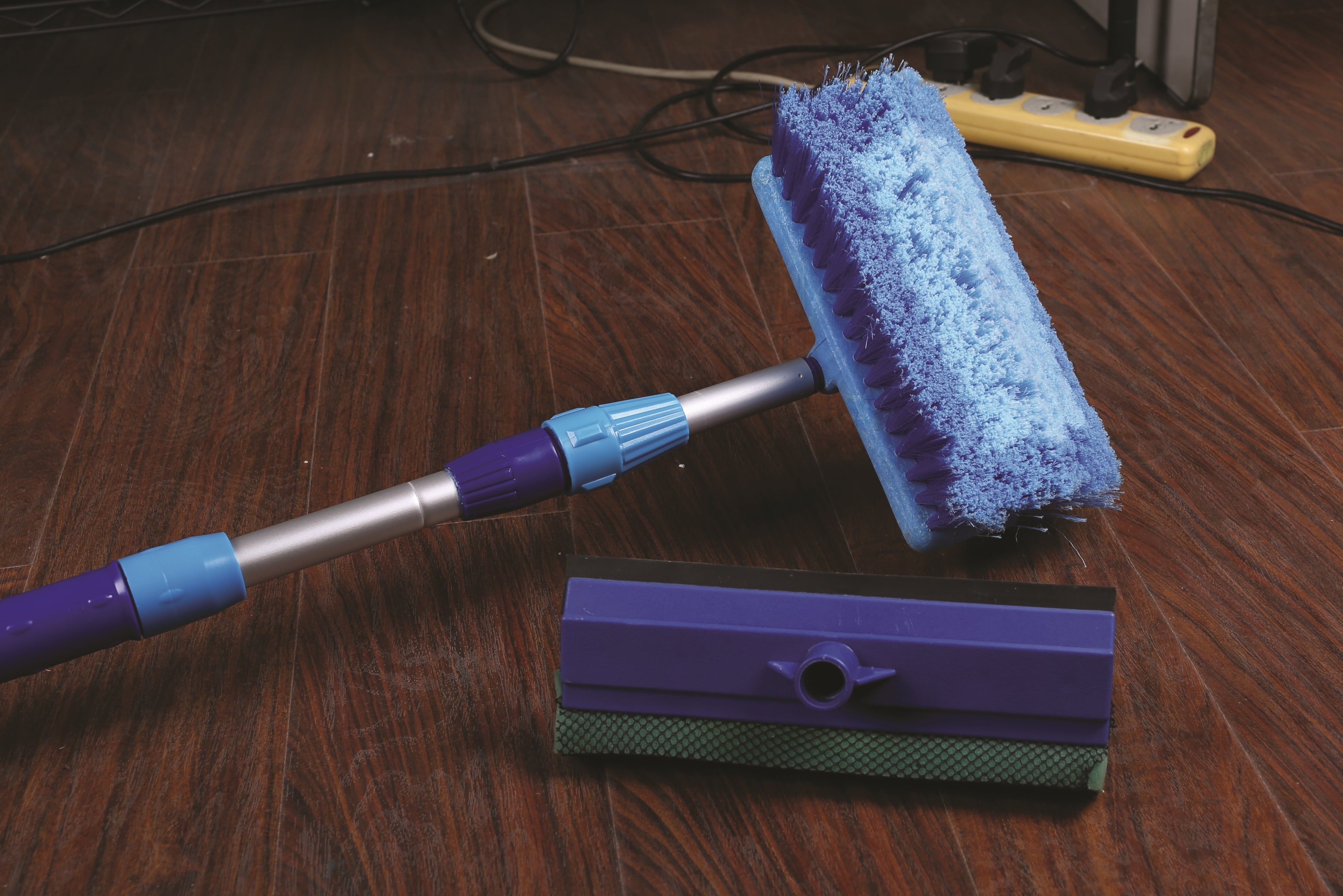 Hilka 3m Extending Wash Brush and Squeegee Set 84993003