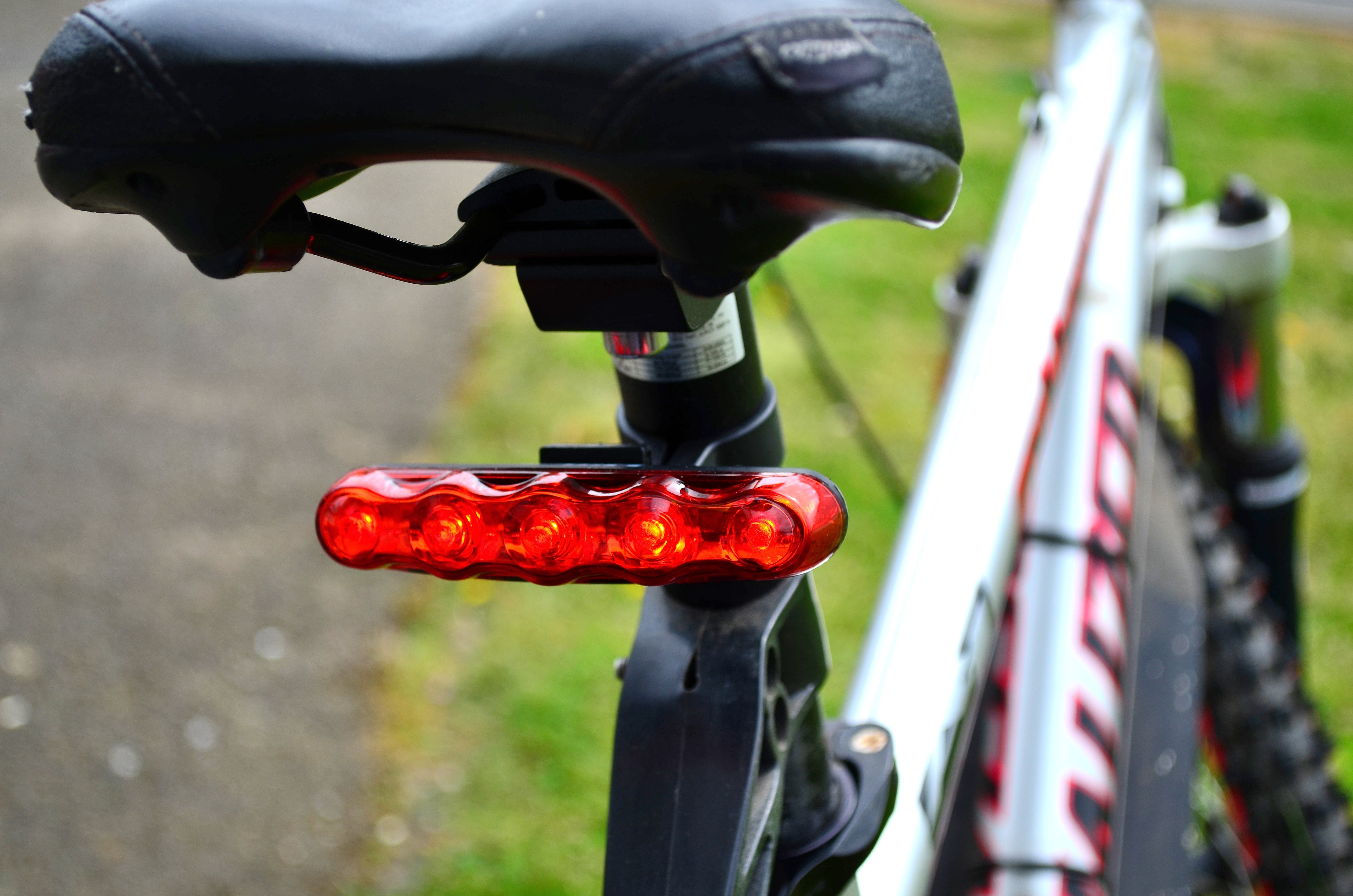Hilka Red LED Rear Bike Light with Batteries 89508502